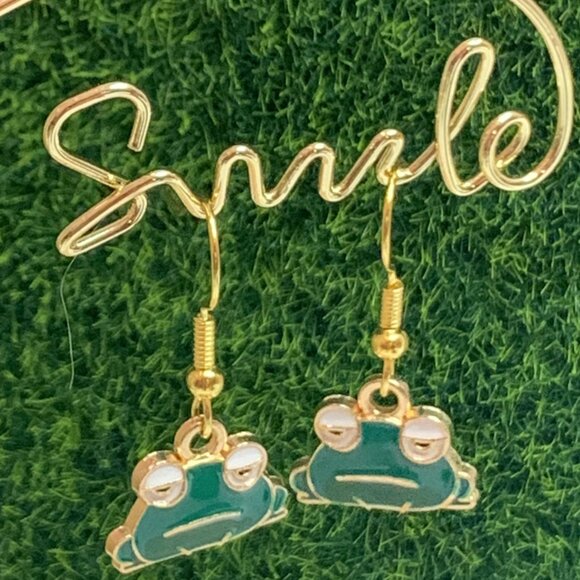 Frog Earring, Silly Animal Earring, Frog Jewelry, Amphibian Earring, Gift Idea - Picture 5 of 6